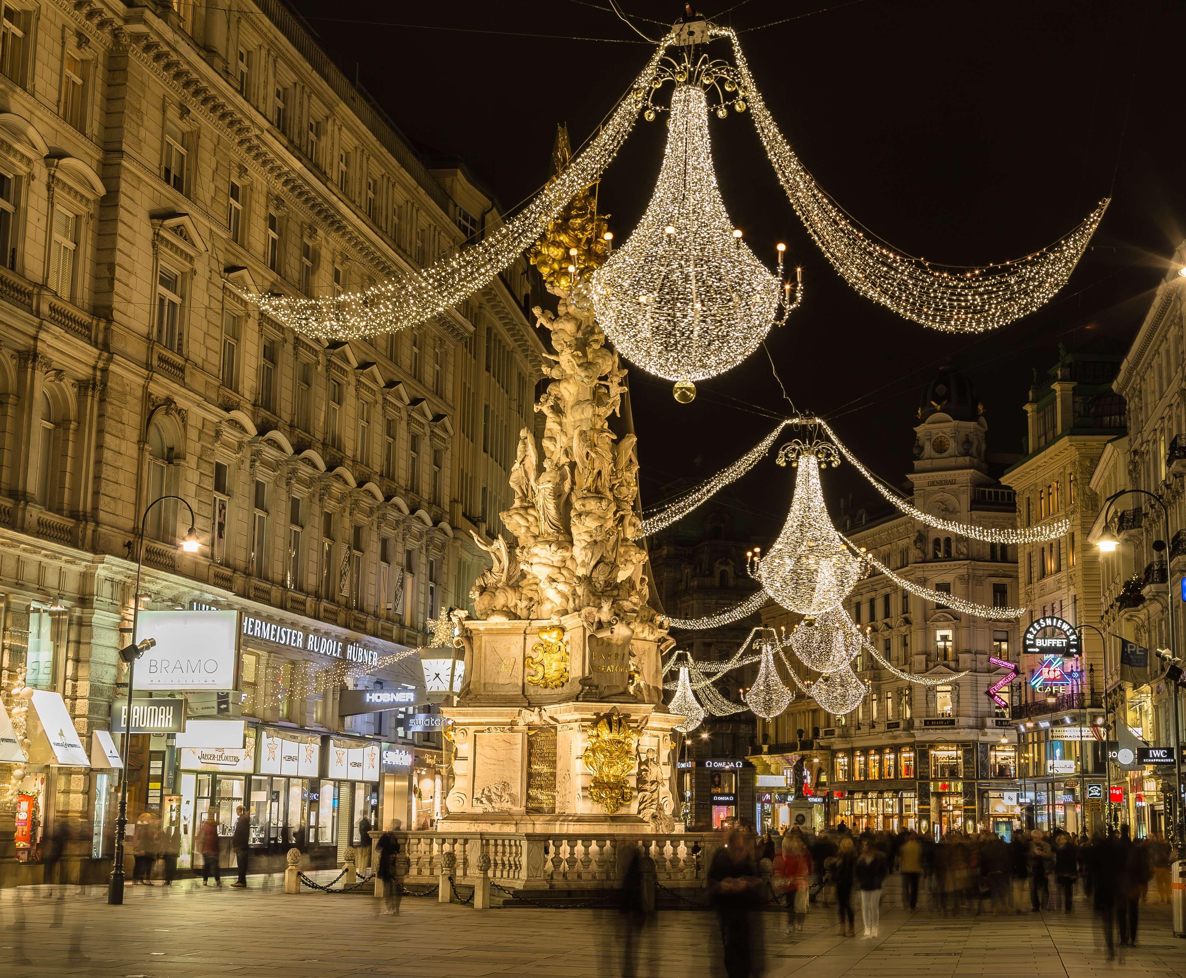 Hotel Hilton Vienna Plaza Esterno foto The Christmas tree at the Graben