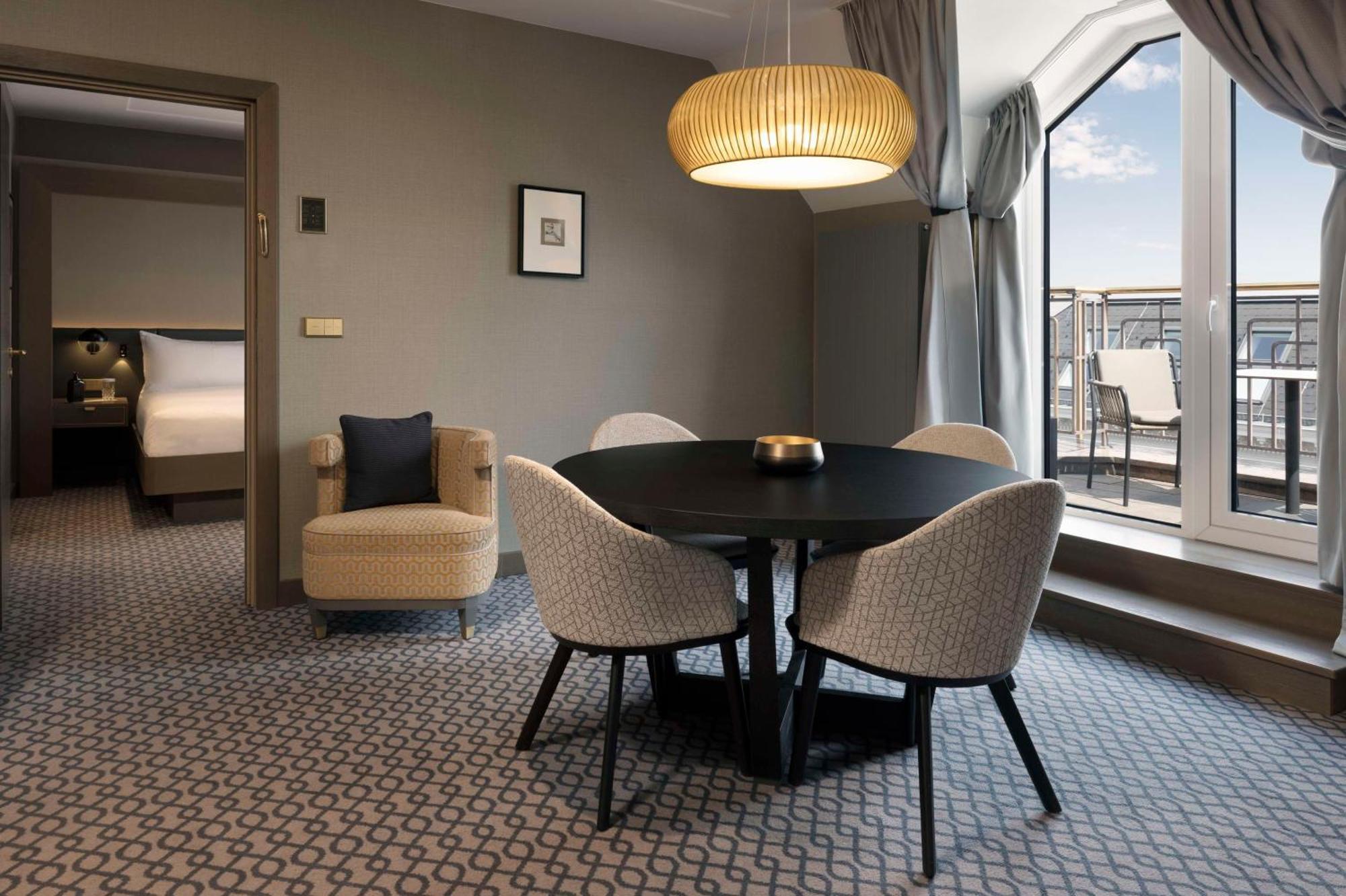 Hotel Hilton Vienna Plaza Esterno foto A suite at the hotel