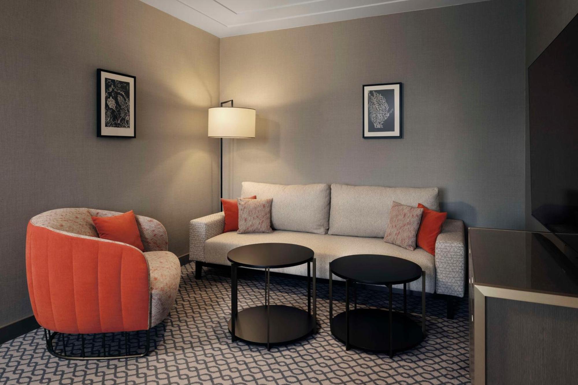 Hotel Hilton Vienna Plaza Esterno foto A living room at the hotel