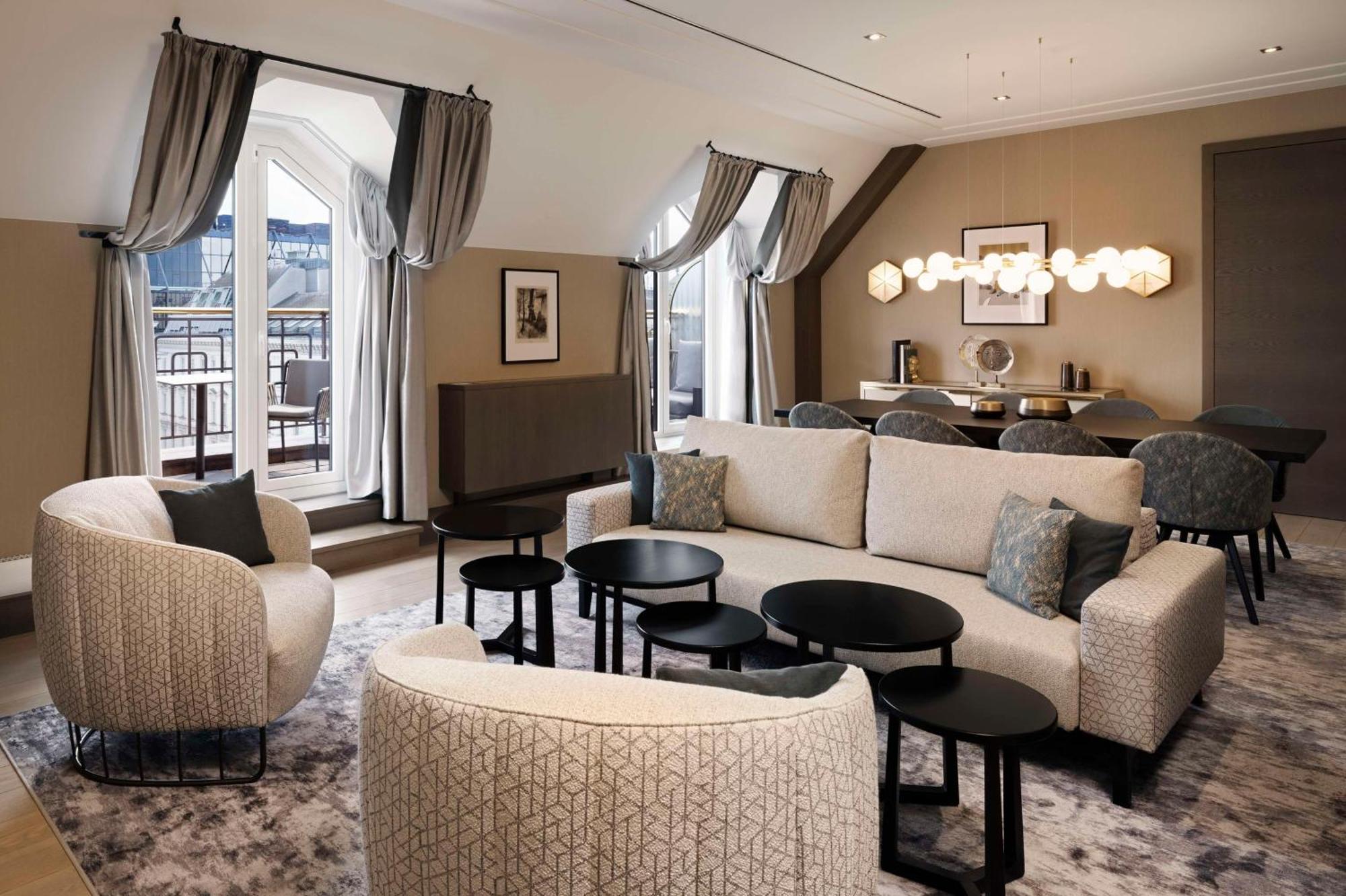 Hotel Hilton Vienna Plaza Esterno foto The Club at London Heathrow Airport