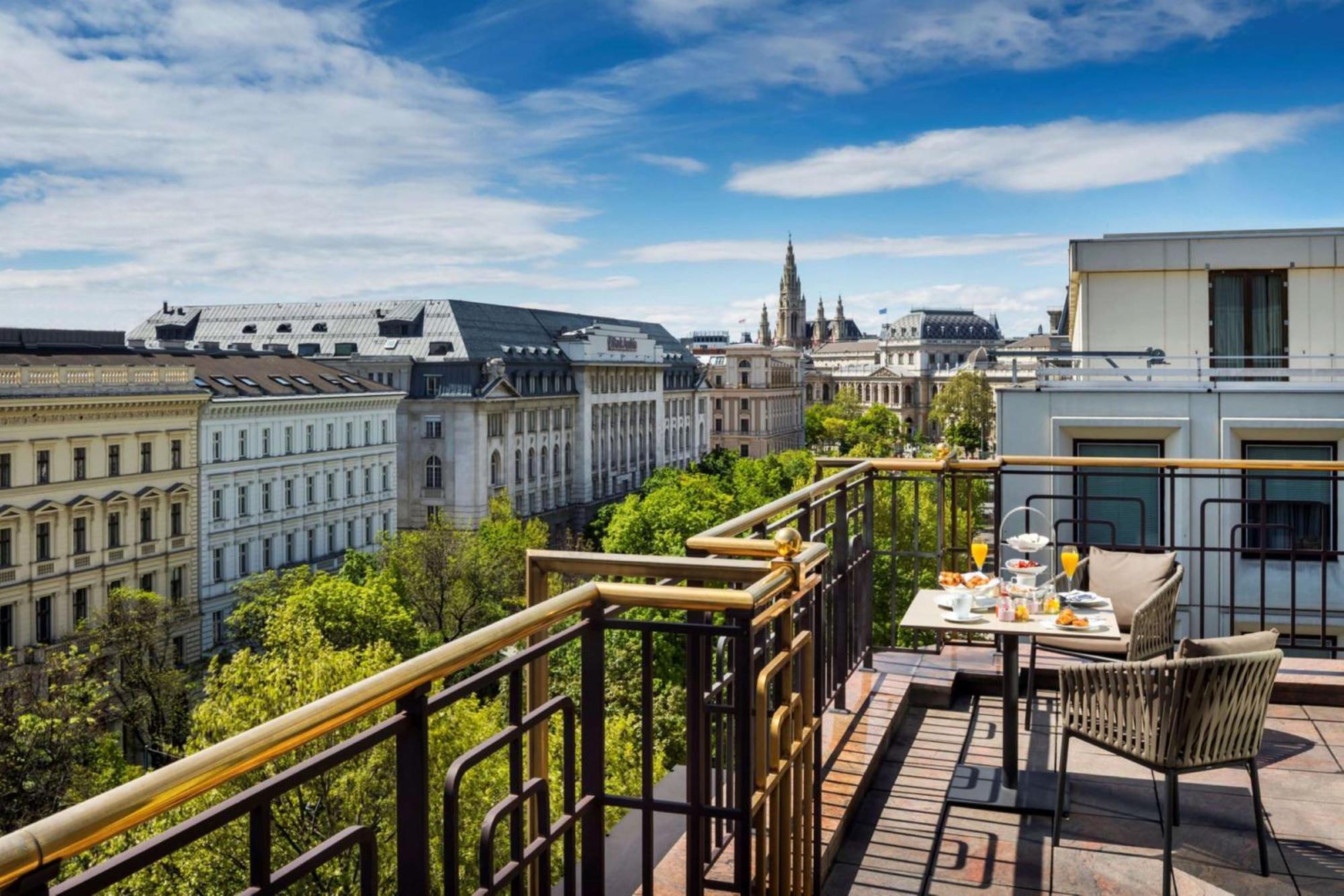 Hotel Hilton Vienna Plaza Esterno foto View from the rooftop terrace