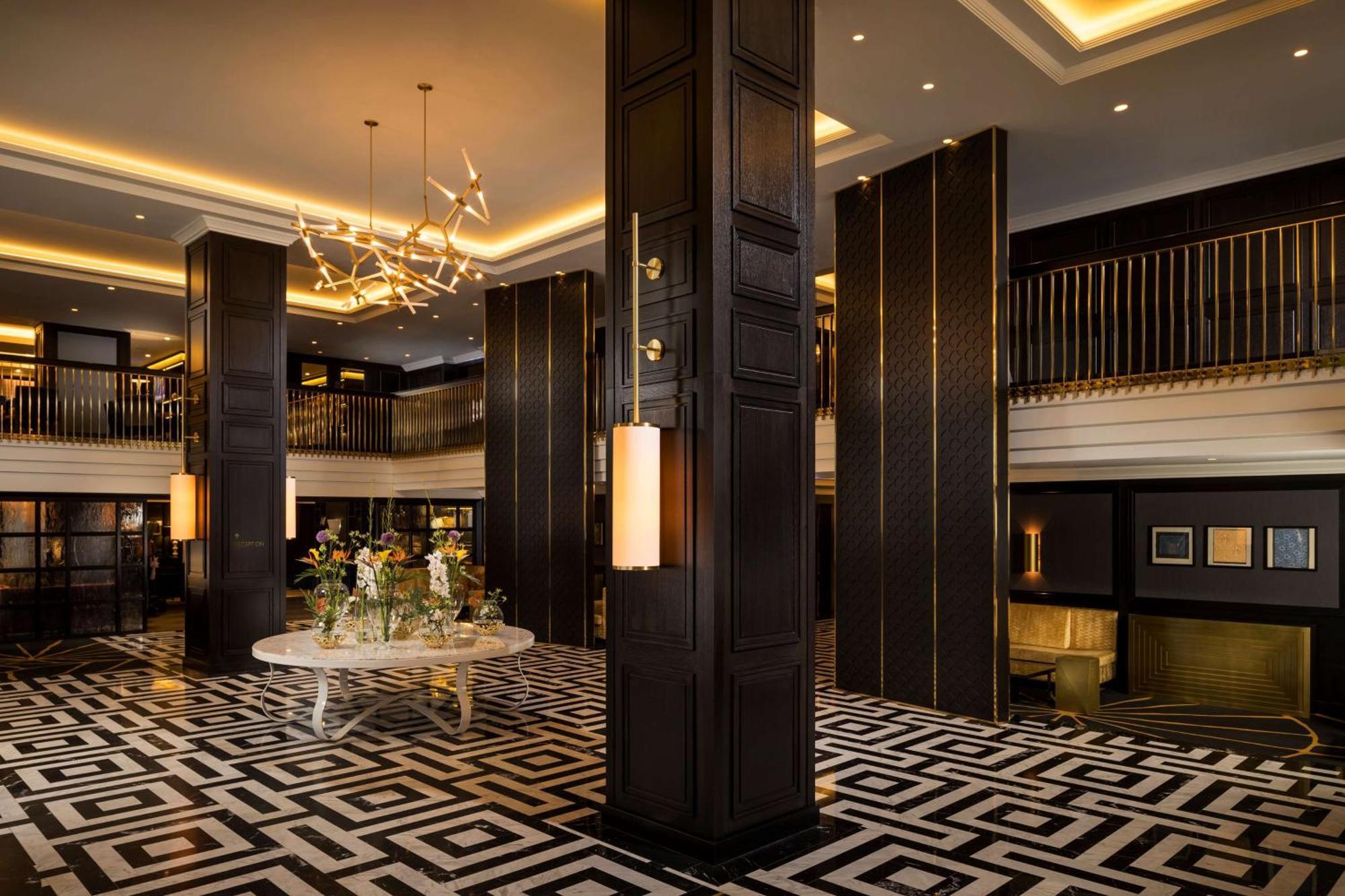 Hotel Hilton Vienna Plaza Esterno foto The hotel's lobby
