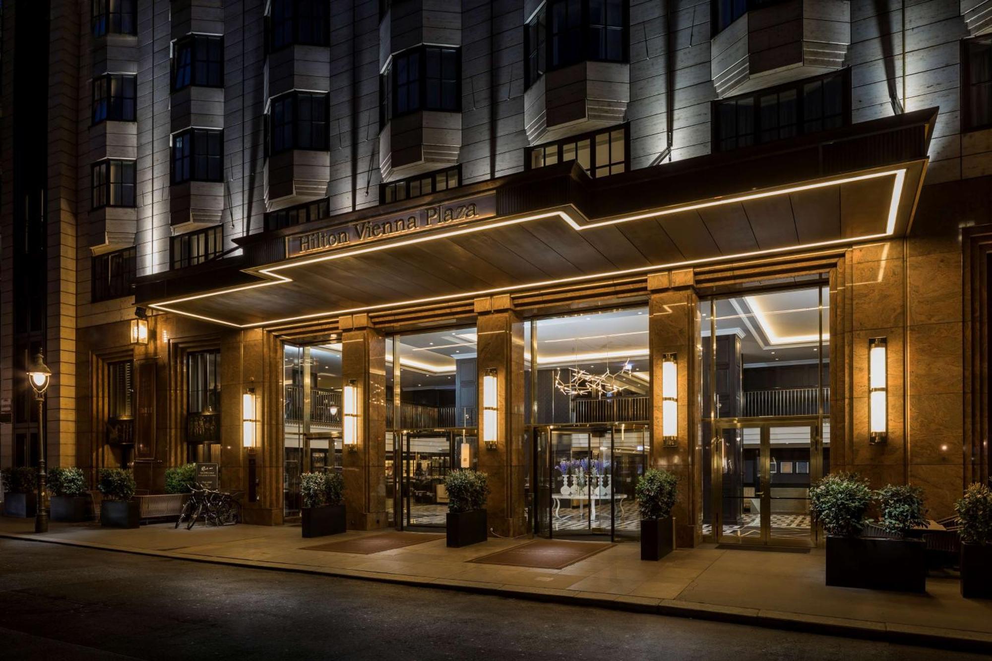 Hotel Hilton Vienna Plaza Esterno foto The entrance to the hotel