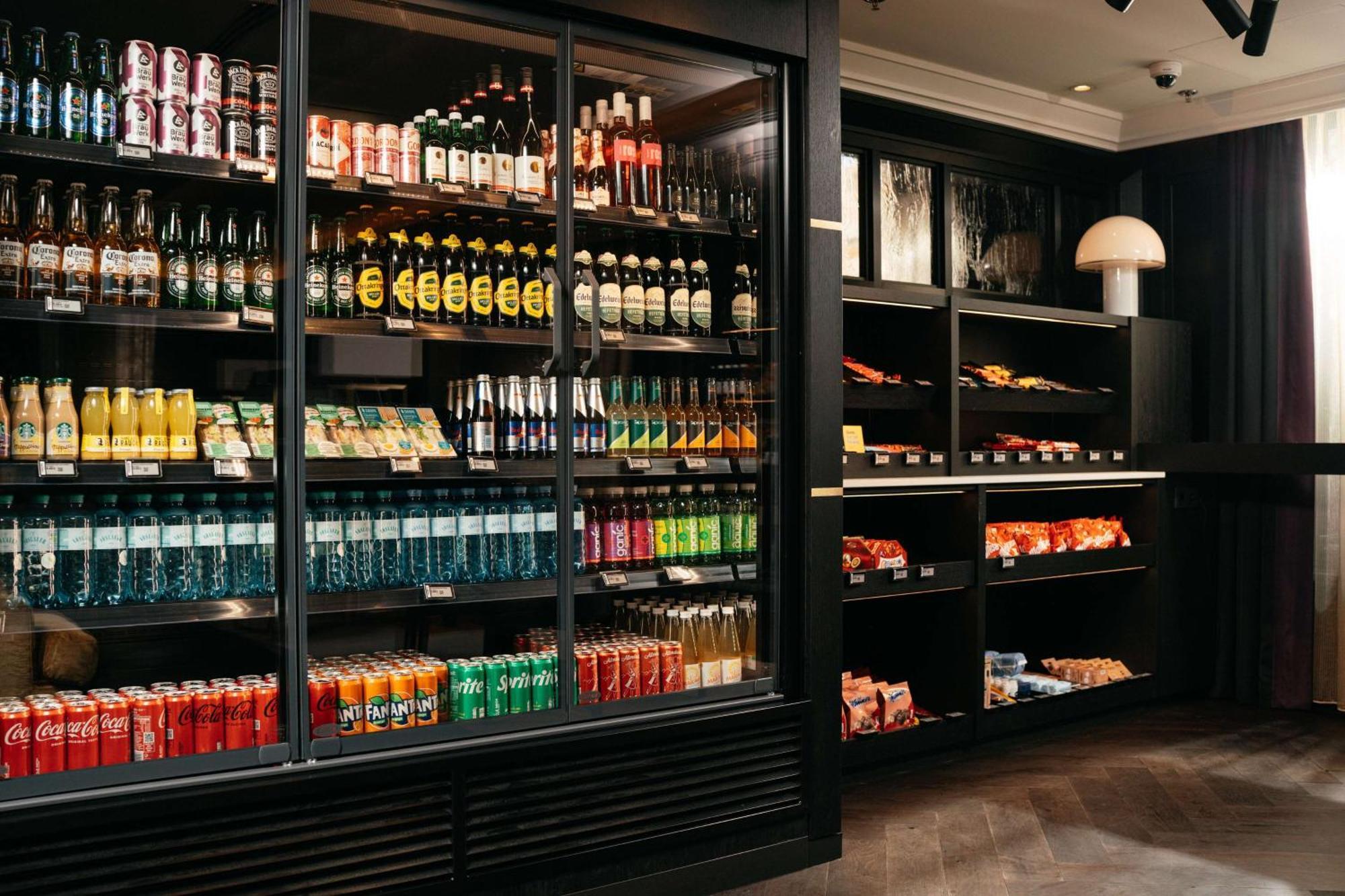 Hotel Hilton Vienna Plaza Esterno foto The shop at The Ivy, St John's Wood