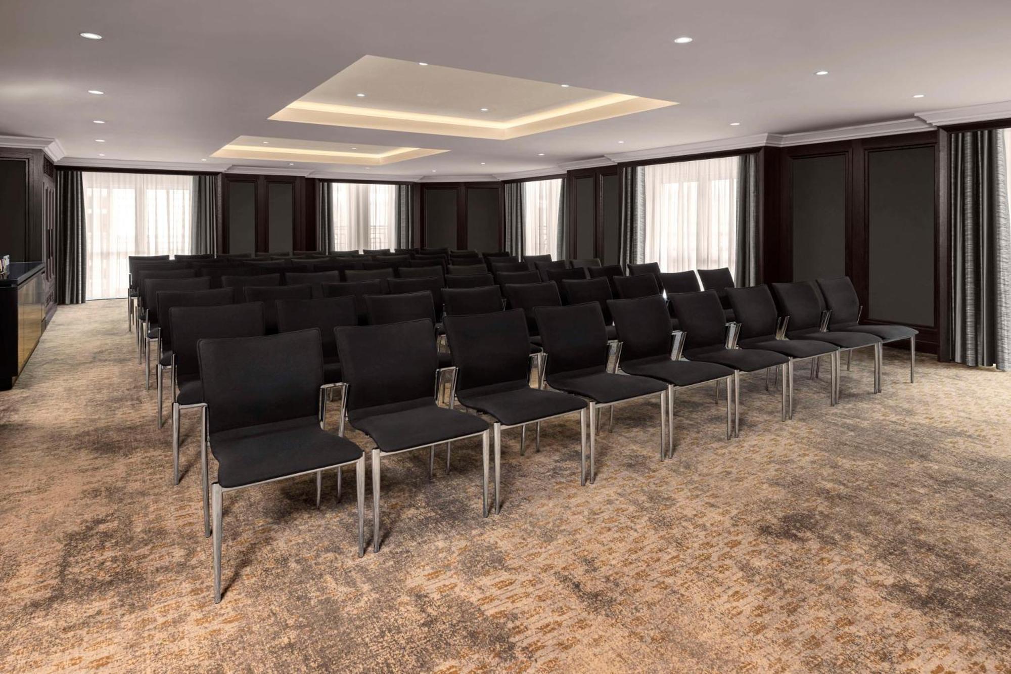 Hotel Hilton Vienna Plaza Esterno foto The meeting room