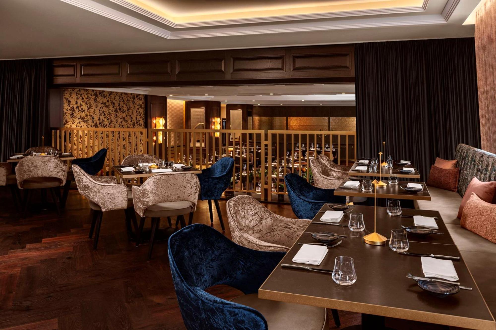 Hotel Hilton Vienna Plaza Esterno foto The interior of the restaurant
