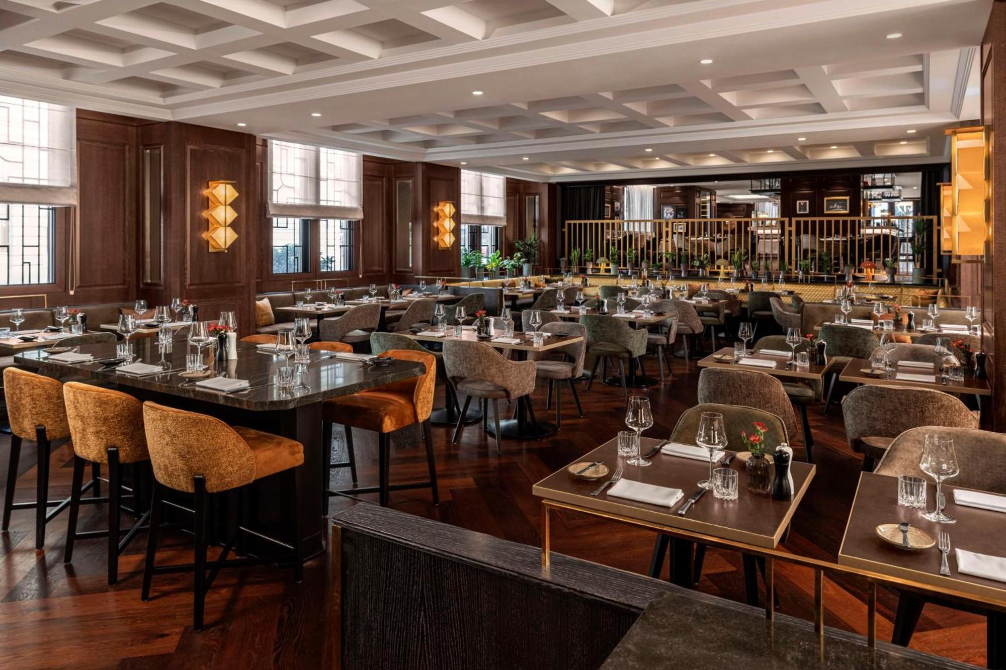 Hotel Hilton Vienna Plaza Esterno foto The interior of the restaurant